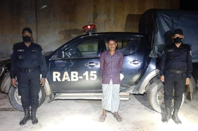 র‍্যাবের অভিযানে ১০ হাজার পিস ইয়াবাসহ আটক এক
