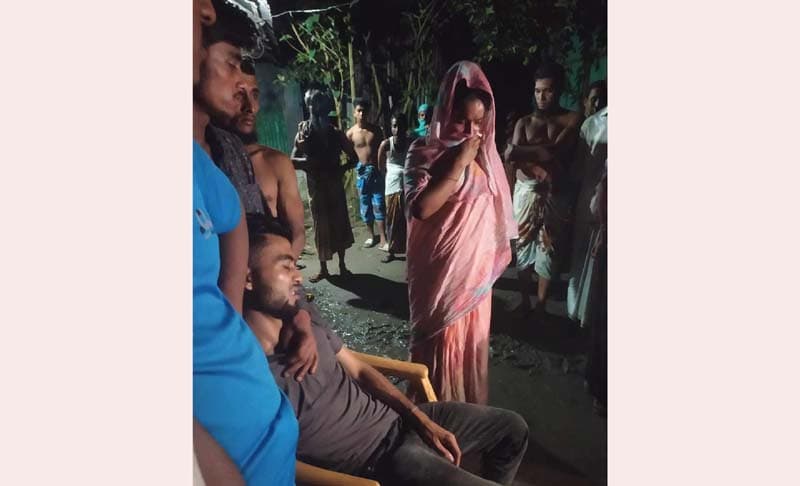 নোয়াখালীতে প্রবাসীর স্ত্রীর ঘরে ধরা খেল প্রেমিক, অতঃপর