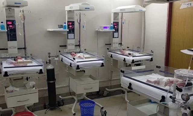 একসঙ্গে ৪ সন্তান প্রসব, বিপাকে বাবা