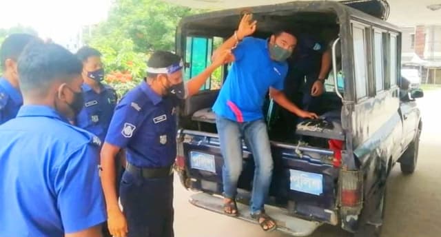 হাসপাতাল থেকে আদালতে নেওয়া হয়েছে সাংবাদিক তানুকে