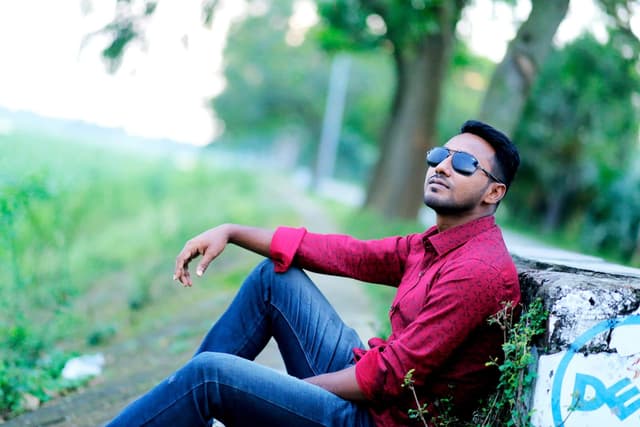 নওগাঁয় ব্যাংক কর্মকর্তার ঝুলন্ত মরদেহ উদ্ধার