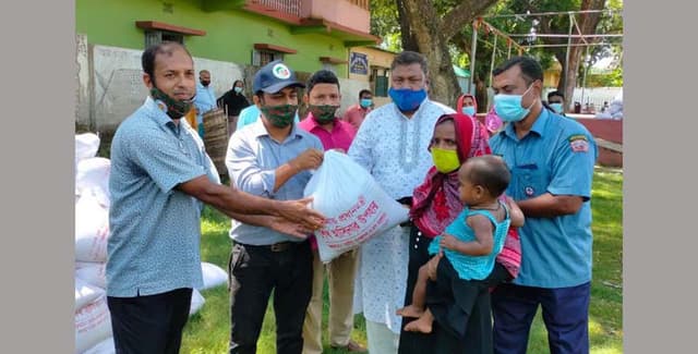 আত্রাইয়ে করোনায় ক্ষতিগ্রস্তদের মাঝে ত্রাণ বিতরণ
