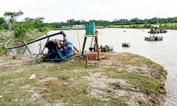 ড্রেজার দিয়ে বালু উত্তোলণ, দিঘির শহরে রূপ নিচ্ছে কুয়াকাটা!