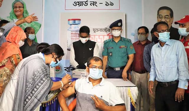 বরিশাল সিটির ৬ স্থানে করোনার টিকা প্রদান শুরু