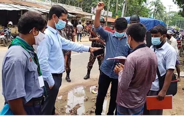 ধামইরহাটে প্রকাশ্যে ধূমপান করায় মোবাইল কোর্টে অর্থদন্ড