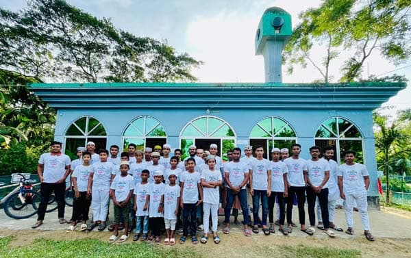 টানা ৪০ দিন জামাতে নামাজ পড়ায় ১৪ কিশোর পুরস্কৃত