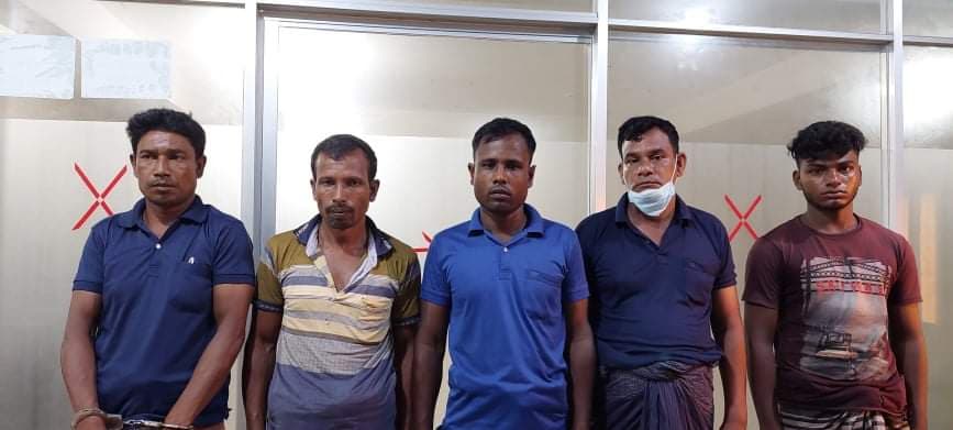 আশুলিয়ায় ২ গরুসহ ৫ চোর আটক