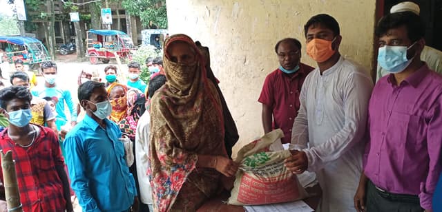 নেত্রকোনায় হতদরিদ্রদের মাঝে ভিজিএফ চাল বিতরণ