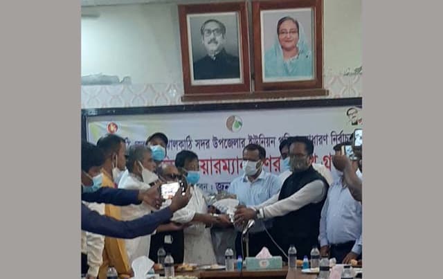 ঝালকাঠি সদর উপজেলার নবনির্বাচিত চেয়ারম্যানদের শপথ গ্রহণ