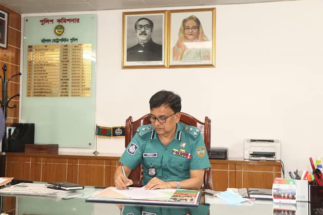নবনিযুক্ত বিএমপি কমিশনার সাইফুল ইসলামের দায়িত্ব গ্রহণ