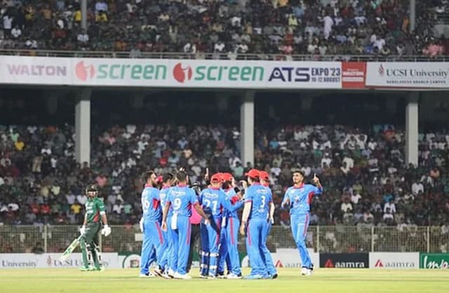 ৪ উইকেট খুইয়ে চাপে বাংলাদেশ