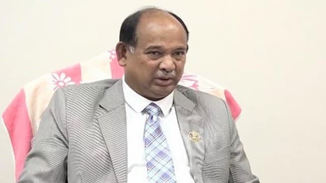 অনলাইনে টিকিট কেনায় ভোগান্তি স্বাভাবিক: রেলমন্ত্রী