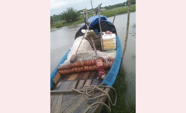 কলাপাড়ায় নৌকায় ঝুলছিল জেলের লাশ