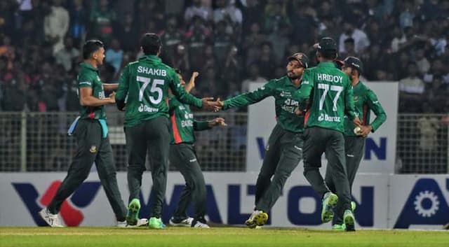 বাংলাদেশকে ১১৭ রানের টার্গেট দিল আফগানরা