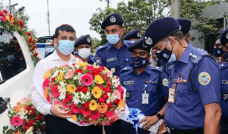 পিরোজপুরের এসপি হায়াতের বিদায়ে গণমানুষের শ্রদ্ধা