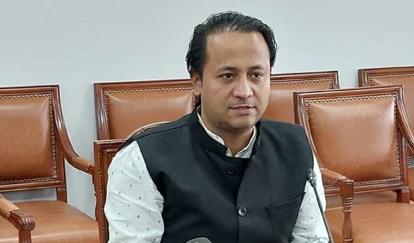 ঢাবি উপাচার্যের বাসভবনে জরুরি বৈঠক করছেন শিক্ষামন্ত্রী