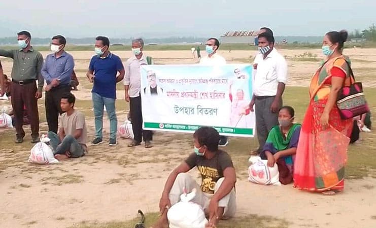 তাহিরপুরে ক্ষুদ্র নৃতাত্ত্বিক পরিবারে প্রধানমন্ত্রীর উপহার প্রদান