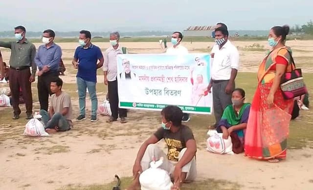 তাহিরপুরে ক্ষুদ্র নৃতাত্ত্বিক পরিবারে প্রধানমন্ত্রীর উপহার প্রদান