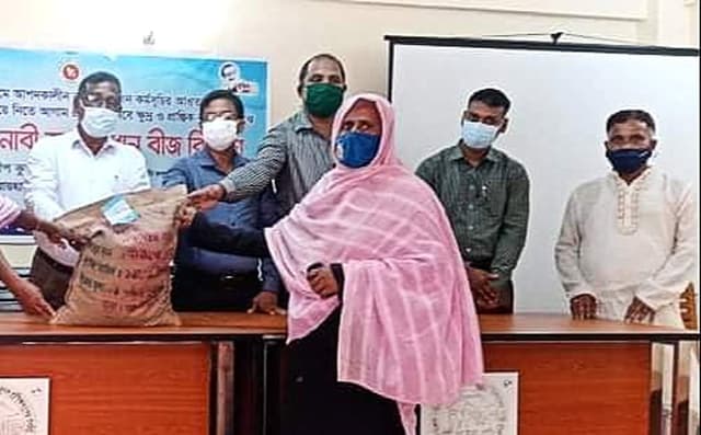 তাহিরপুরে ১৪০ কৃষকের মাঝে বিনামূল্যে বীজ বিতরণ