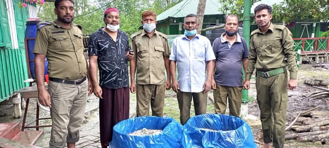 মোংলায় ৭০ কেজি বিষ মিশ্রিত চিংড়ি মাছ জব্দ