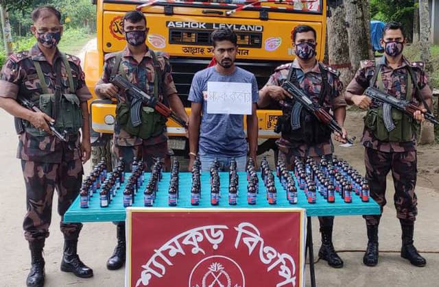 ধানের ট্রাকে ভারতীয় ফেনসিডিল!