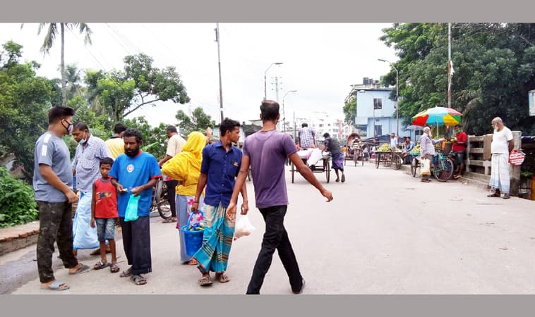 লকডাউনে বরিশালের সড়কে বেড়েছে মানুষ ও যানবাহন চলাচল