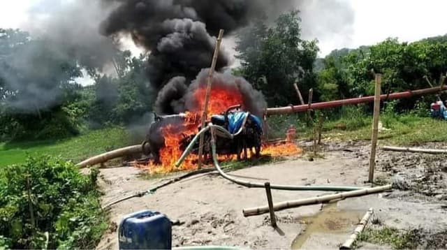 দেবীদ্বারে ২টি ড্রেজারে আগুন ও পাইপ ধ্বংস