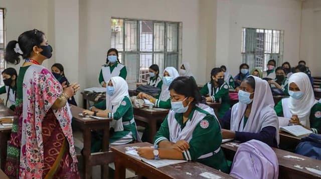 বেতন বন্ধ হতে পারে মাধ্যমিকের শিক্ষকদের