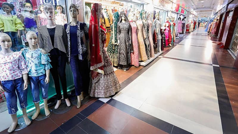 রাত ৯টা পর্যন্ত দোকানপাট খোলা রাখার দাবী ব্যবসায়ীদের