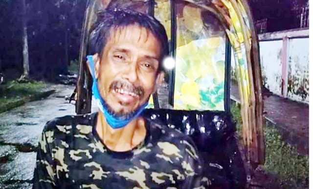লকডাউন: রঙ তুলির বদলে হাতে এখন রিকশার হ্যান্ডেল