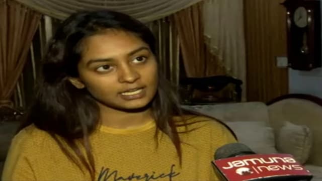 অবৈধভাবে মদ রাখিনি, আমাদের লাইসেন্স আছে: হেলেনার মেয়ে