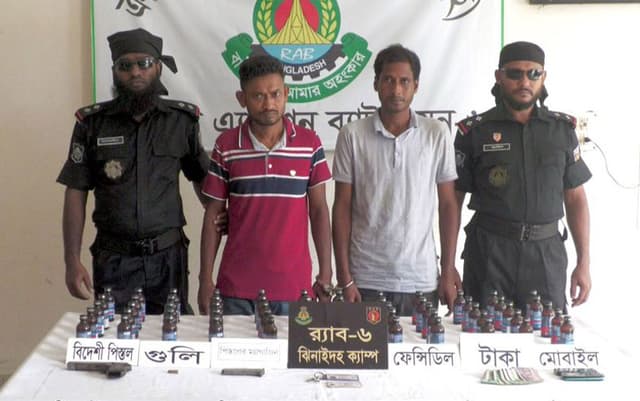 ঝিনাইদহে বিদেশী পিস্তল ও গুলিসহ  দুই যুবক আটক