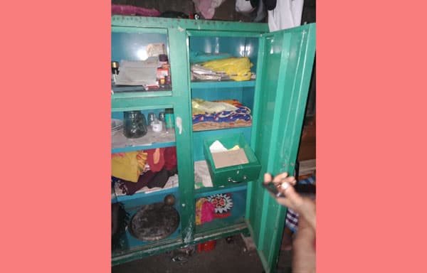 ঝালকাঠিতে অস্ত্রের মুখে জিস্মী করে দুই ব্যবসায়ীর ঘরে ডাকাতি