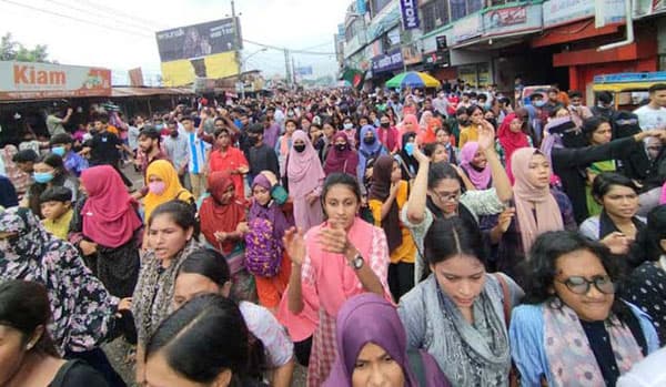 বরিশালে শান্তিপূর্ণভাবে ছাত্র-জনতার গণমিছিল শেষ