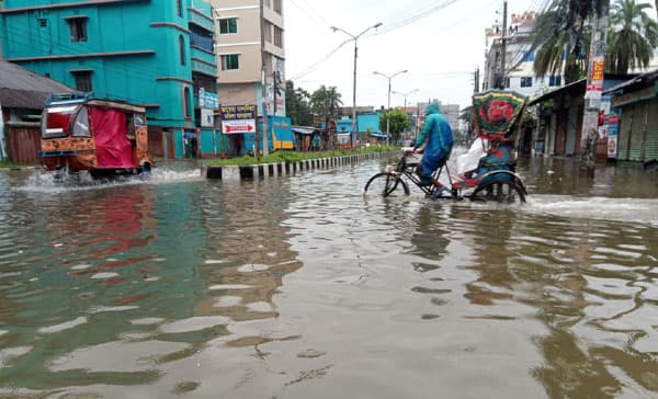 বরিশালে ১৬৪ মিলিমিটার বৃষ্টিপাত রেকর্ড, সড়কে জলাবদ্ধতা