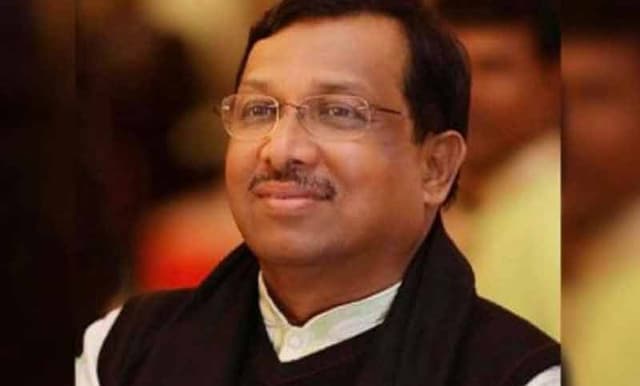 করোনার টিকা চুরি করে বিক্রি করেন হুইপ সামশুলের ভাই