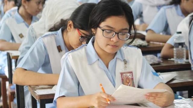 এইচএসসি পরীক্ষার্থীদের অ্যাসাইনমেন্ট কার্যক্রম স্থগিত