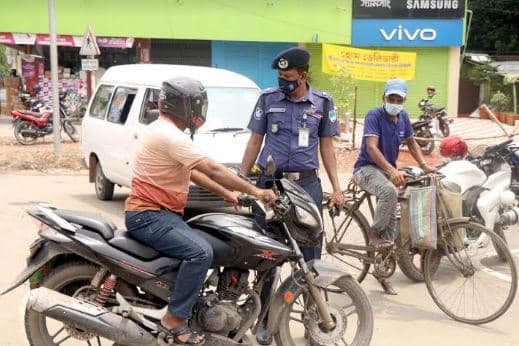 লকডাউনে ঝিনাইদহ ট্রাফিক পুলিশের রেকর্ড জরিমানা আদায়