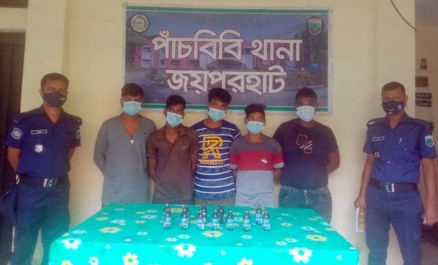 পাঁচবিবিতে ফেনসিডিলসহ ৫ মাদক চোরাকারবারী আটক