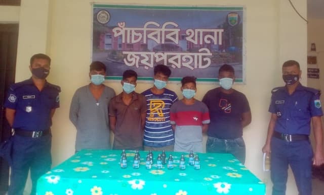 পাঁচবিবিতে ফেনসিডিলসহ ৫ মাদক চোরাকারবারী আটক