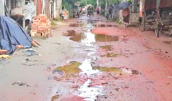 ঝালকাঠি পৌরসভার ১৬ সড়ক যেন মরণফাঁদ
