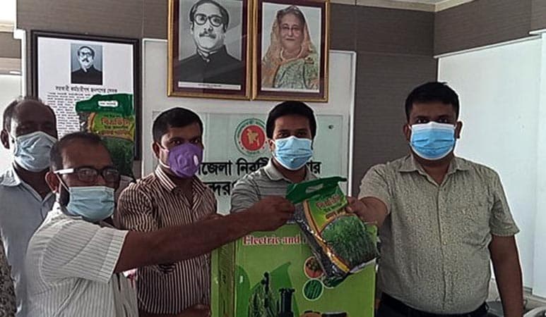 সুন্দরগঞ্জে পাট চাষিদের মাঝে বীজ বিতরণ