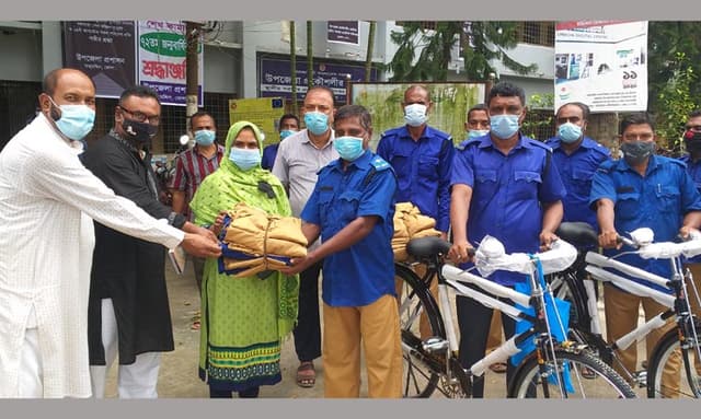 তজুমদ্দিনে গ্রাম পুলিশের মাঝে সাইকেল বিতরণ