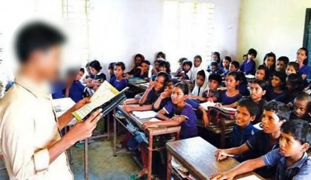 দুর্বিষহ জীবন কাটাচ্ছেন বে-সরকারি শিক্ষকরা