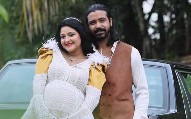 কবে মা হচ্ছেন পরিমনি, জানালেন নিজেই
