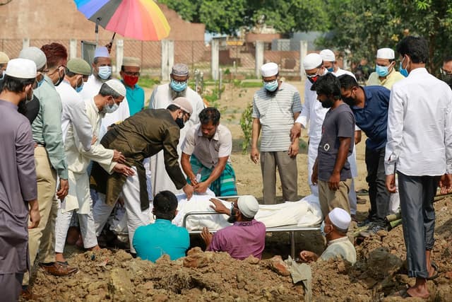 ২৪ ঘণ্টায় করোনায় ২৭ জেলায় ২৫০ জনের মৃত্যু