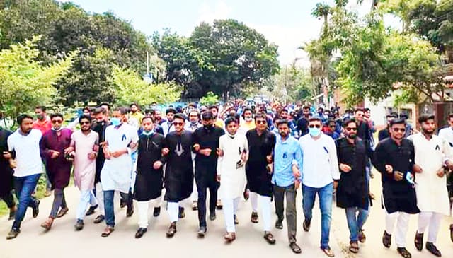 ঠাকুরগাঁওয়ে লকডাউনের মধ্যেই ছাত্রলীগের শোডাউন !