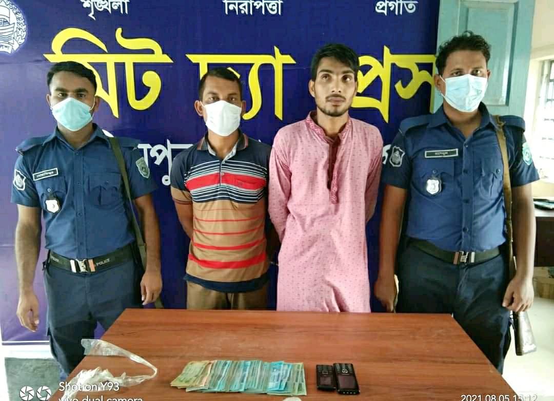 হিলিতে মাদকসহ দুই যুবক আটক