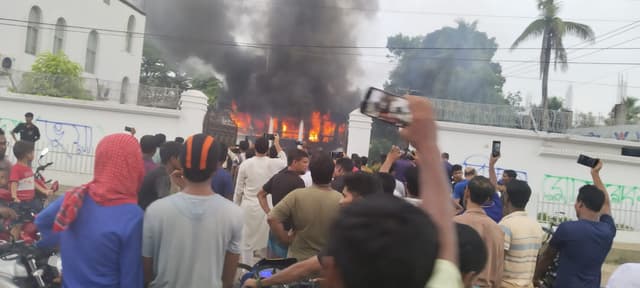 কুয়াকাটা-কলাপাড়ায় হামলা-ভাঙচুর, অগ্নিসংযোগ, লুটপাট অব্যাহত