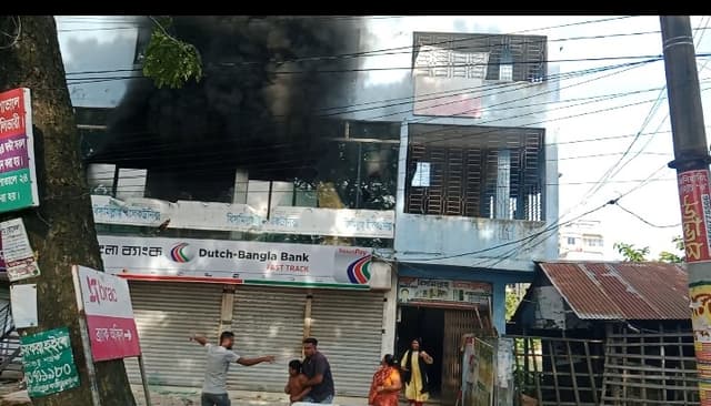 সরাইলে আনন্দ উল্লাস: বাড়ি ভাঙচুর ও ওয়ালটন শোরুমে আগুন